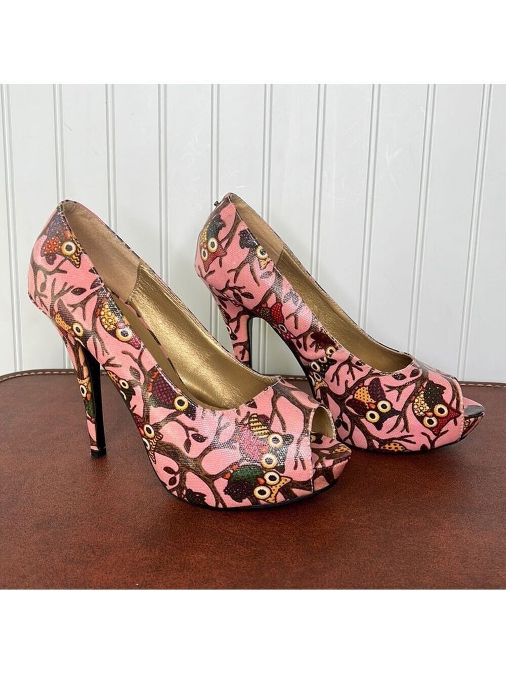 Show Story Owl Heels New Size 9